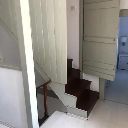 Semesterbostad House Creswien 01